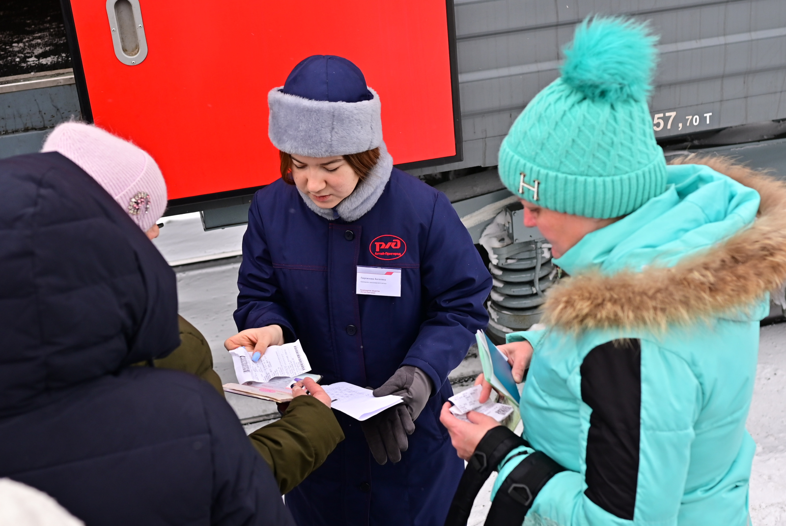 Почти 1 млн пассажиров перевезли скорые пригородные поезда Алтая за 11 месяцев 2025 года